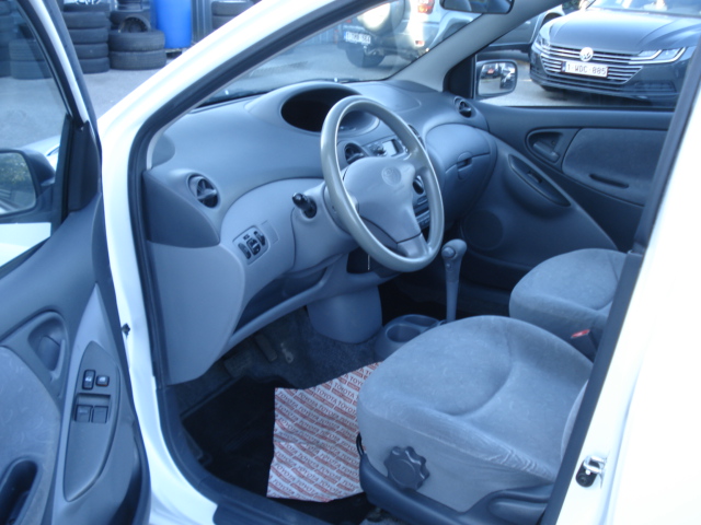 Toyota Yaris 5 portes lina sol * Automatique *