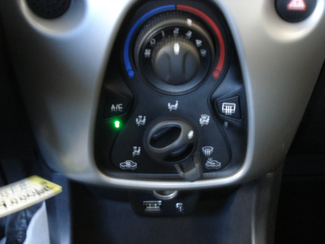 Toyota Aygo 5 portes 1.0i VVT-I  X-PLAY